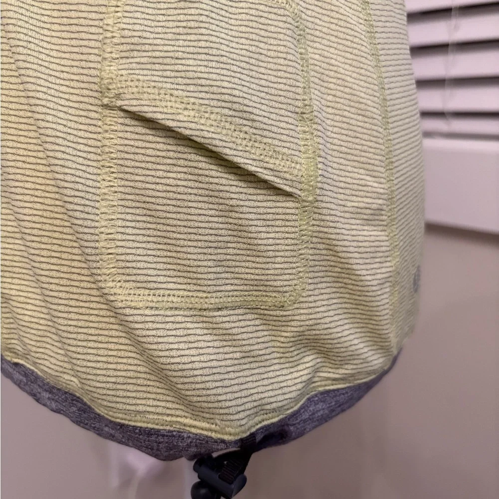 Lululemon Run Energy V-Neck Tank Green Stripe Racerback Pocket Size 4 - Picture 6 of 10